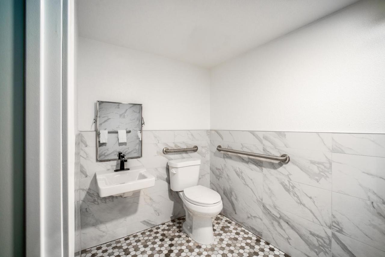 Aspire Inn Studios & Spas Bellflower Dış mekan fotoğraf